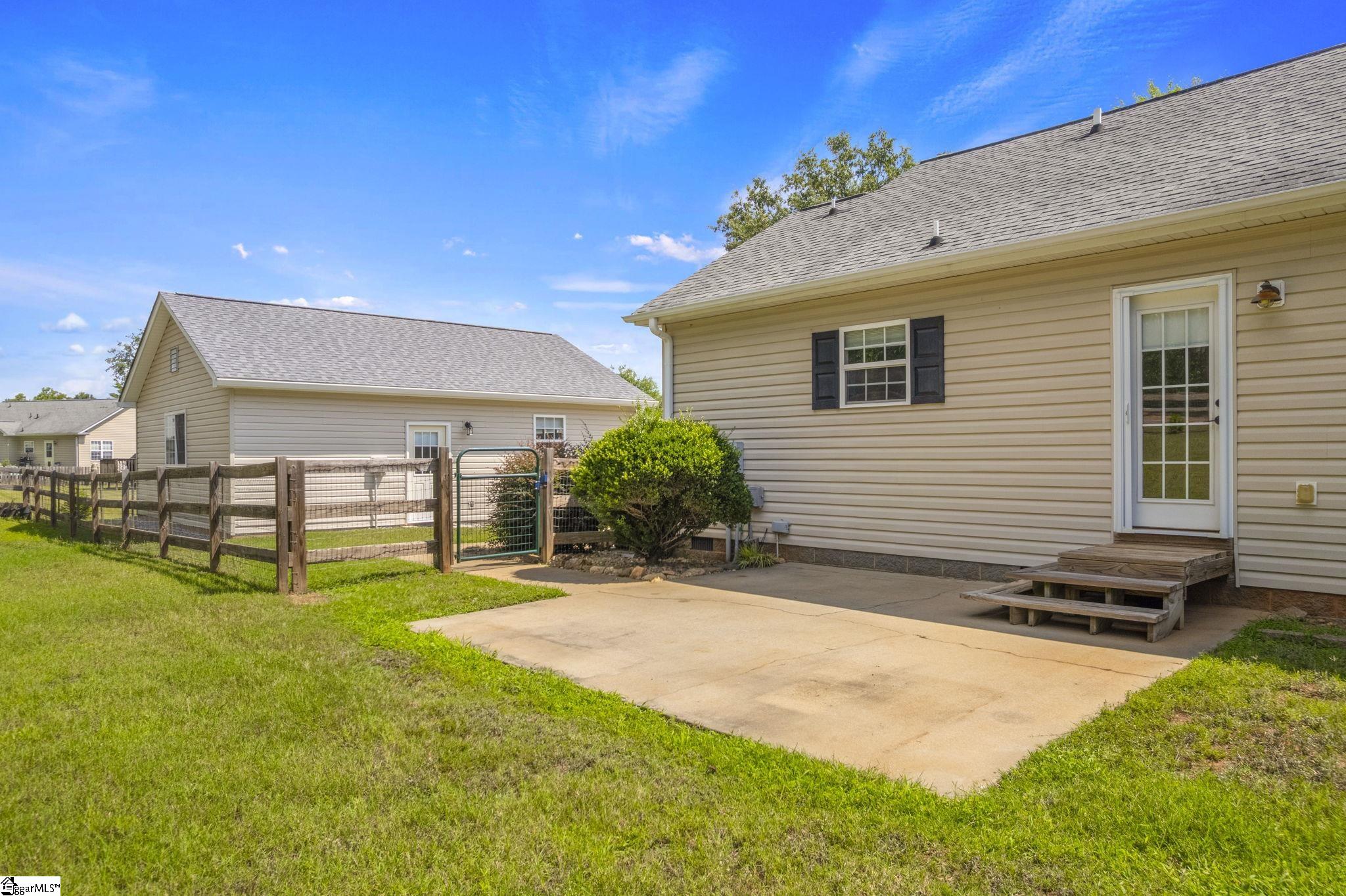 124 East King Road Greer, SC 29651 - Photo 37 of 39
