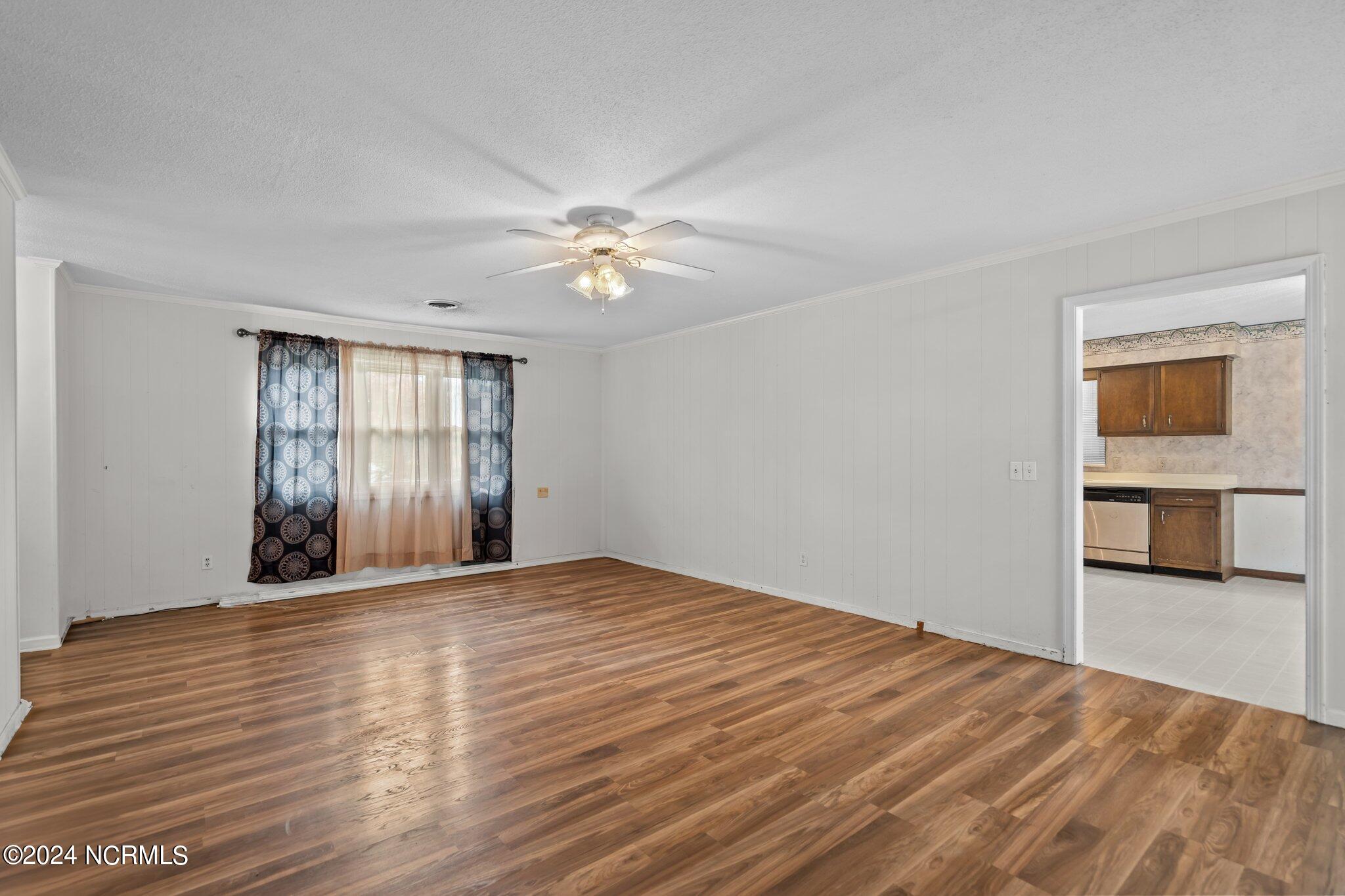 906 Arnold Road Wilmington, NC 28412 - Photo 9 of 32 49-web-or-mls-Photo Aug 02 2024, 1 33 57
