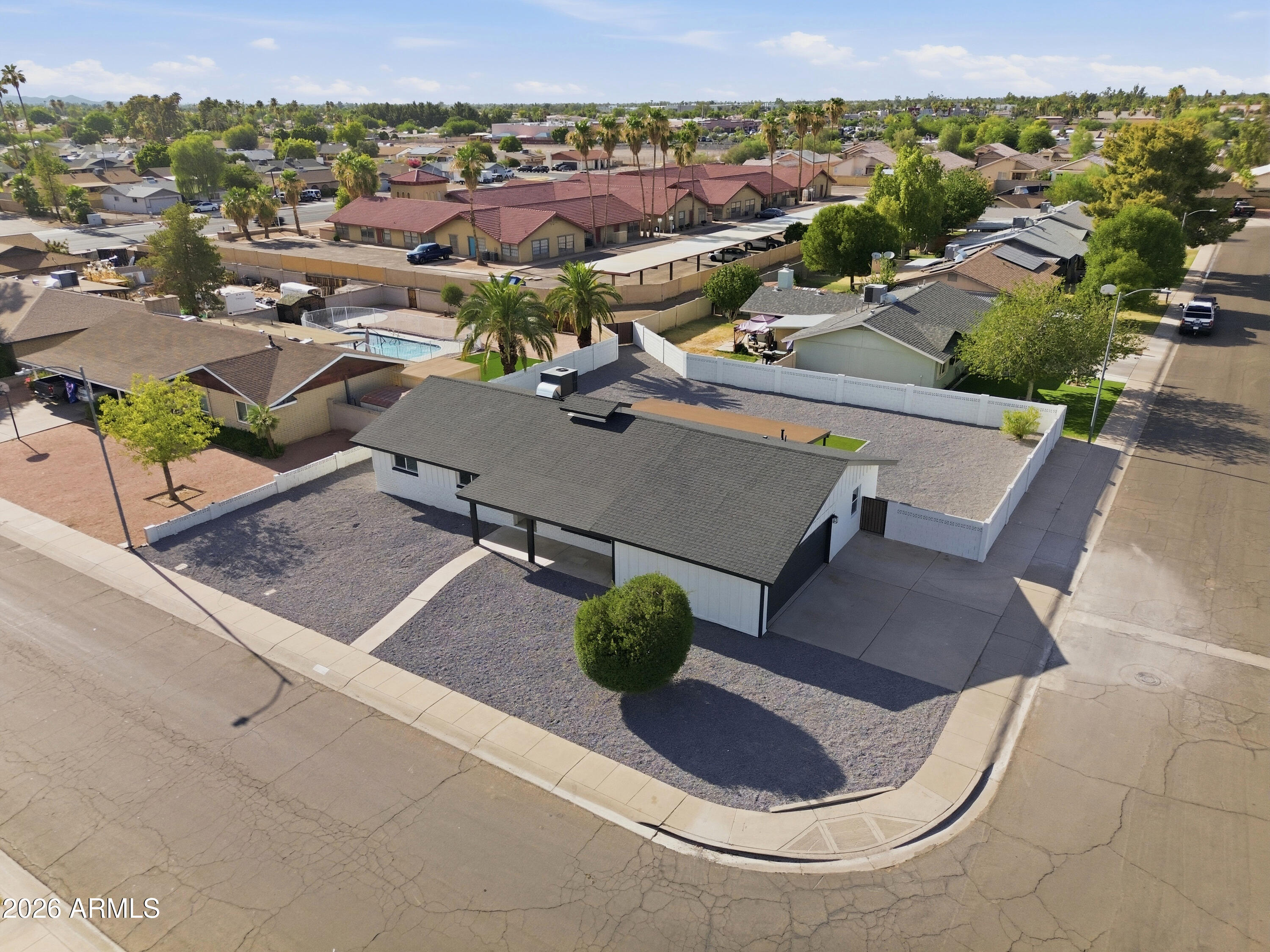 890 West Del Rio Street Chandler, AZ 85225 - Photo 2 of 31