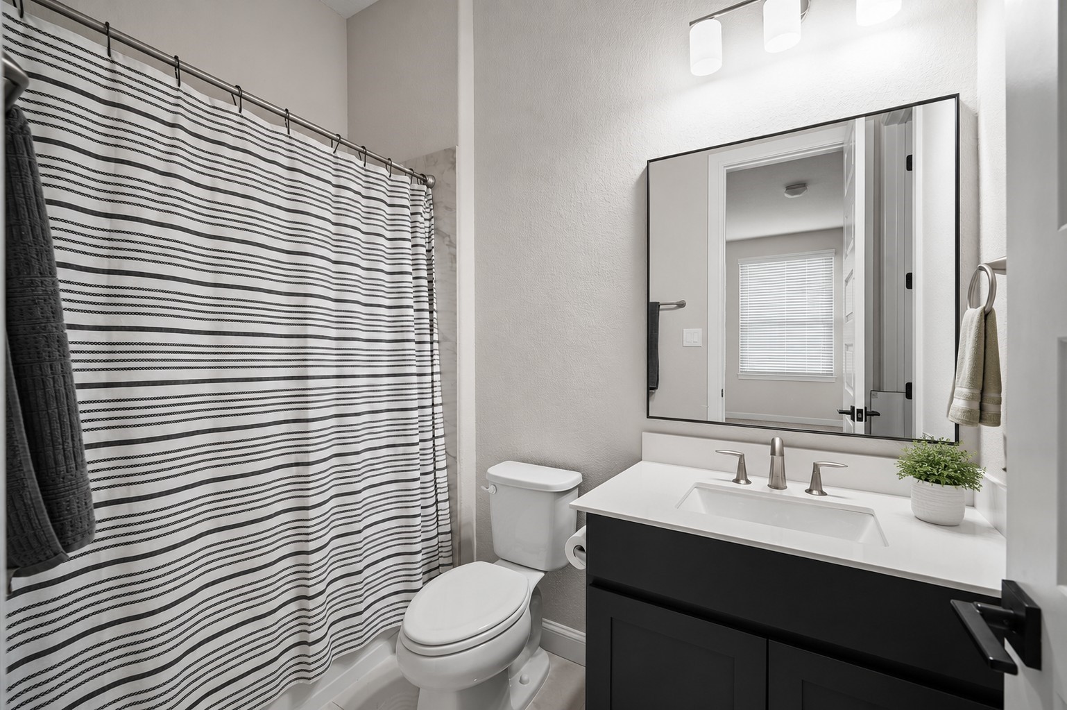 4923 Grapevine Lane Manvel, TX 77578 - Photo 29 of 49 Well-appointed private bathroom with thoughtful design.