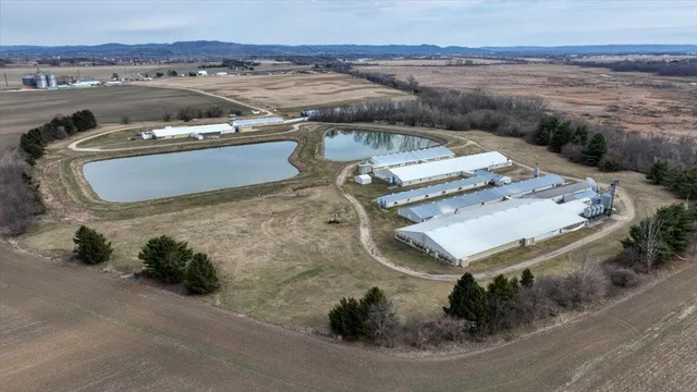 $600,000 | N6671 County Rd XX, Holland, WI 54636