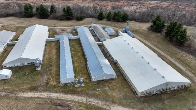 $600,000 | N6671 County Rd XX, Holland, WI 54636