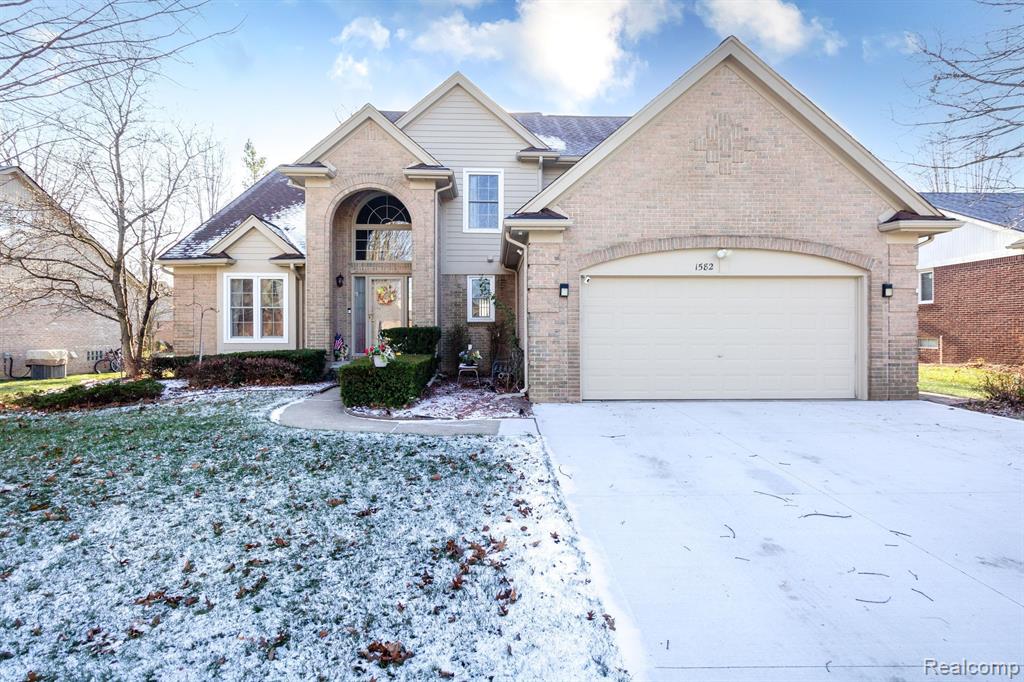 1582 Nadine Rochester Hills, MI 48307 - Photo 2 of 58