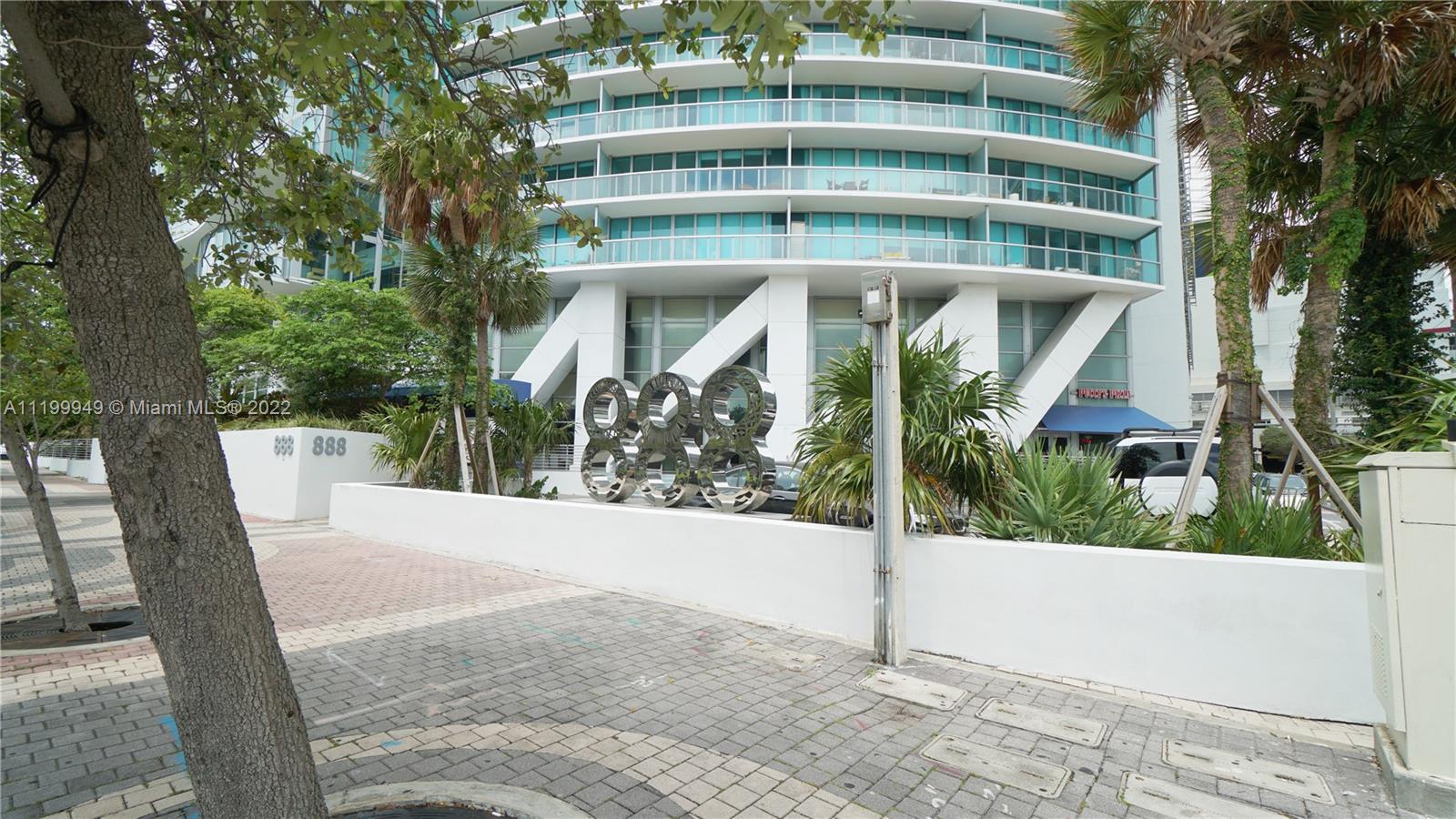 888 Biscayne Boulevard, Unit 811 Miami, FL 33132 - Photo 2 of 20 a front view of a house with a garden