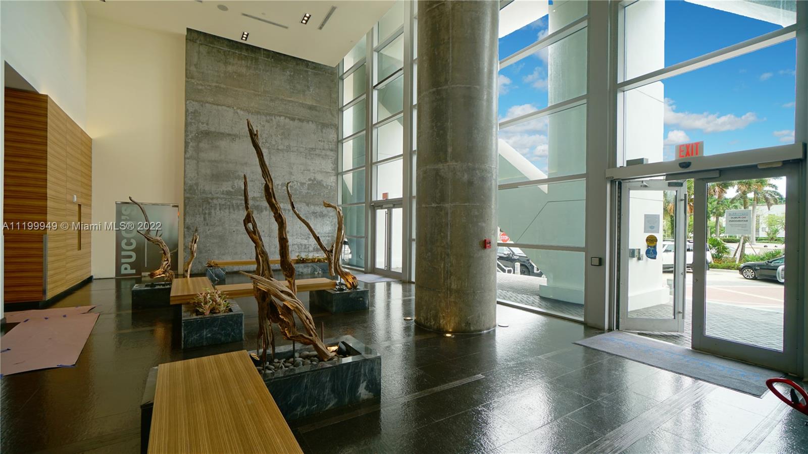 888 Biscayne Boulevard, Unit 811 Miami, FL 33132 - Photo 3 of 20 a view of gym equipment