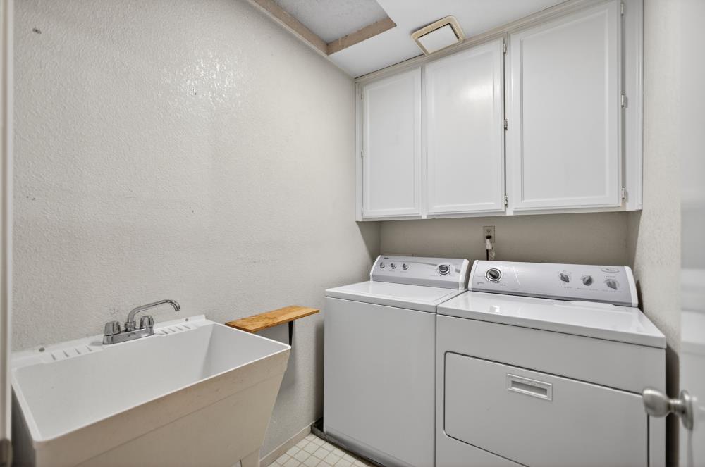 7649 El Modena Avenue Elverta, CA 95626 - Photo 32 of 75 a utility room with dryer and washer