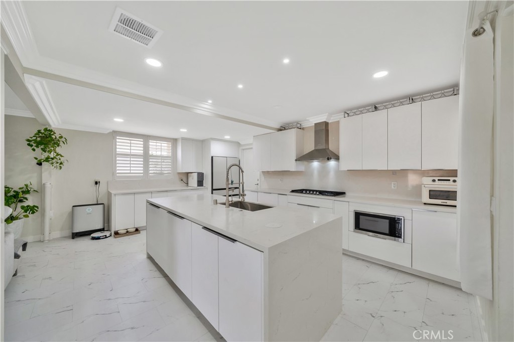 15803 Silvergrove Drive Whittier, CA 90604 - Photo 4 of 25