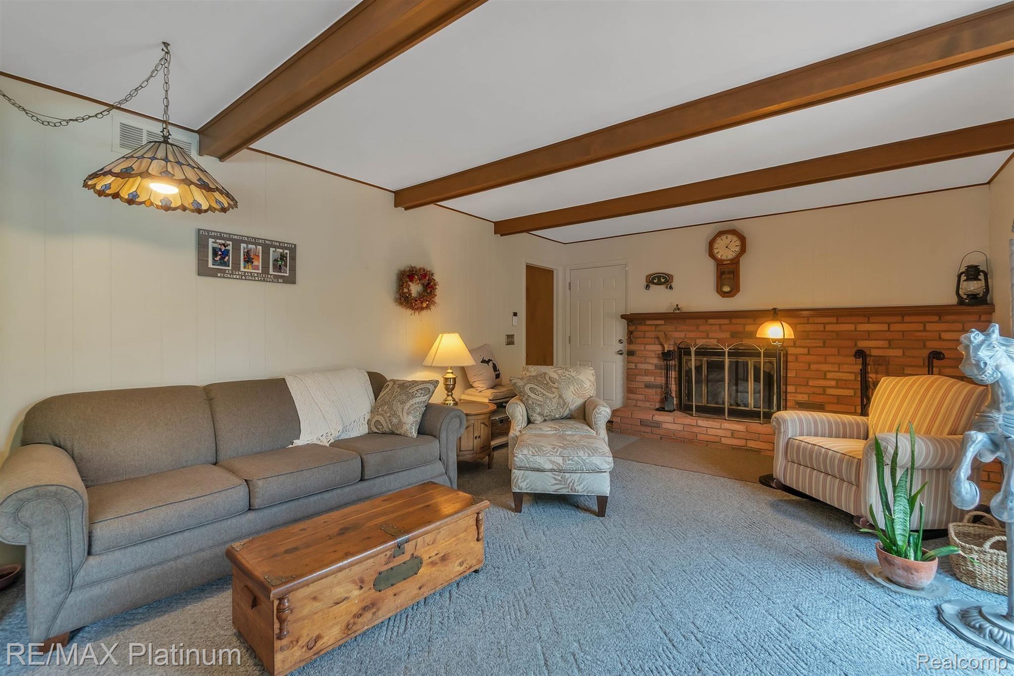 13367 Fenton Road Fenton, MI 48430 - Photo 17 of 44 17-13367 Fenton Rd-WindowStill-Real.jpg