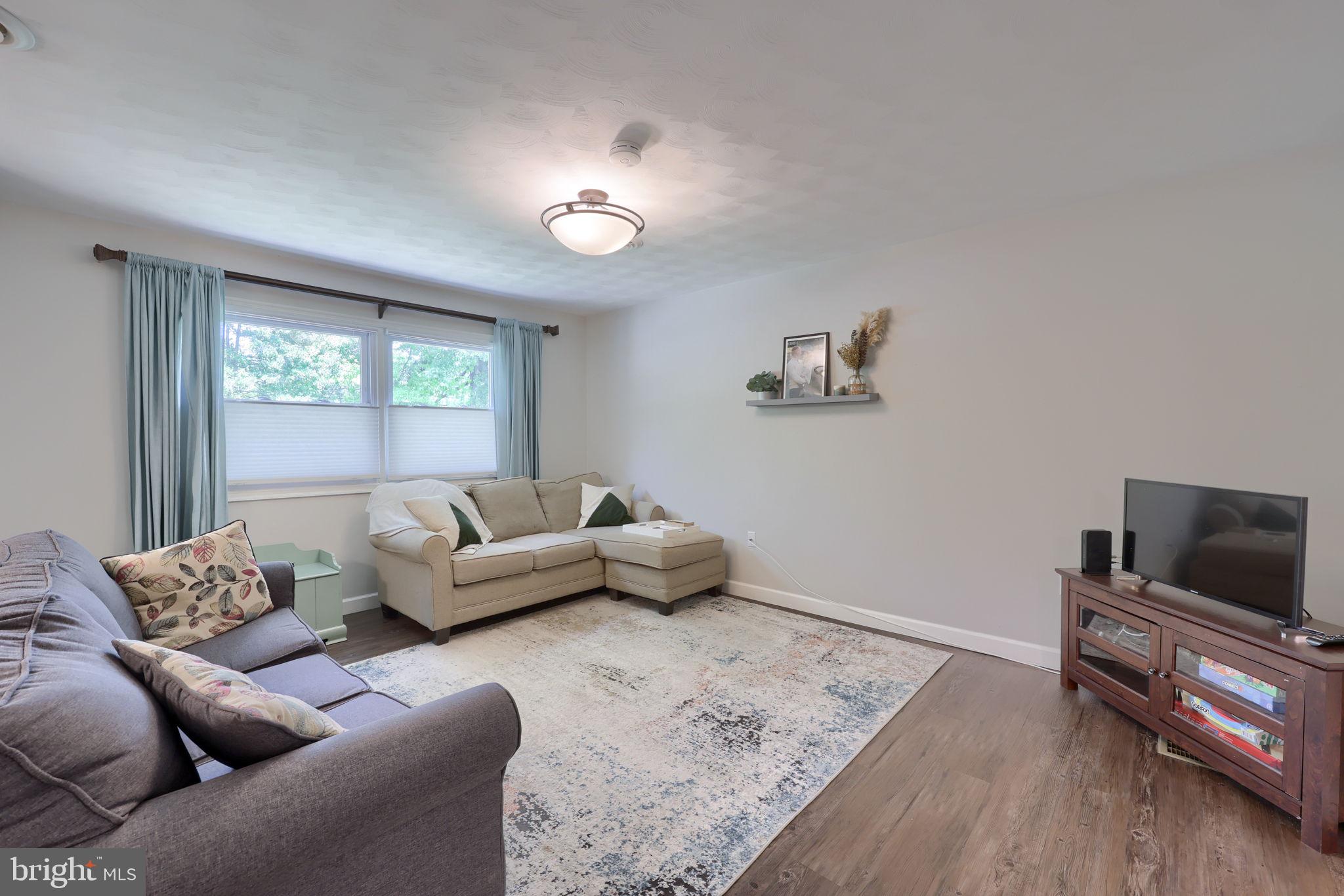 3356 Turnpike Road Elizabethtown, PA 17022 - Photo 8 of 52 Bright and inviting living space.