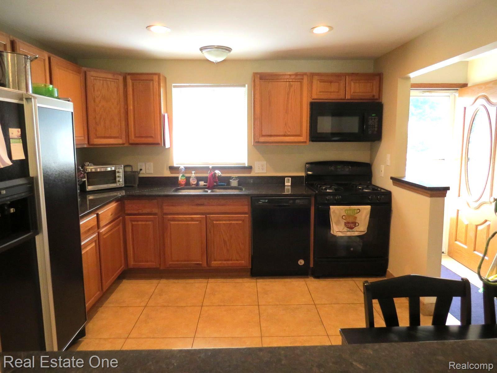 15404 Colbert Street Romulus, MI 48174 - Photo 4 of 36 Kitchen