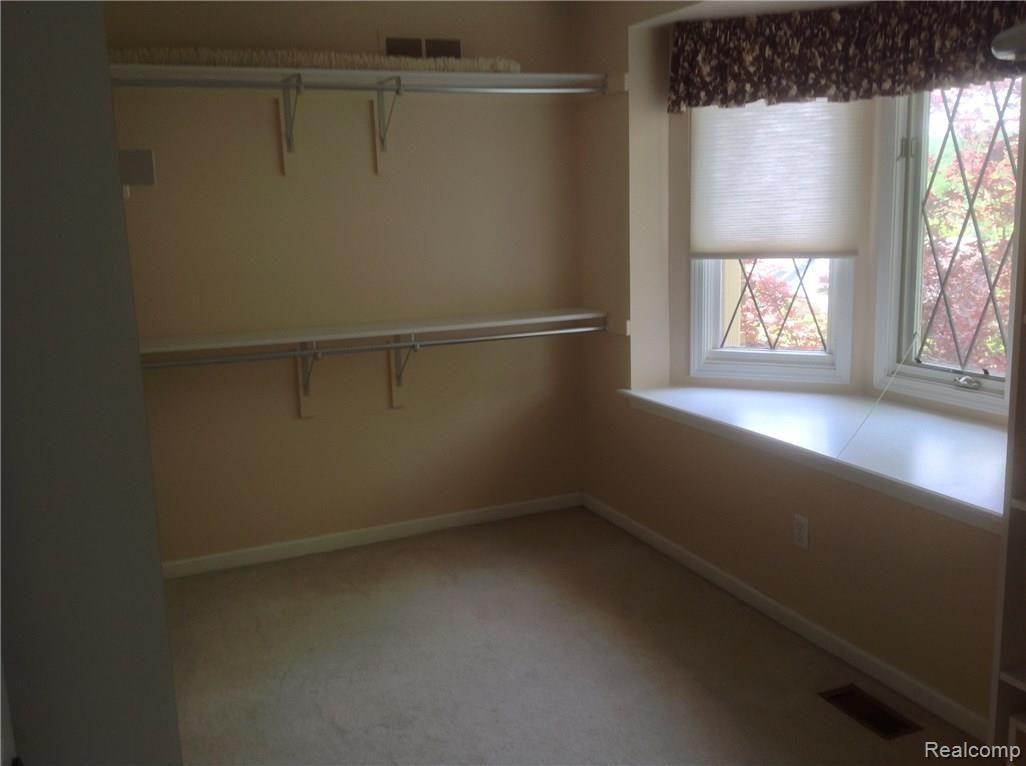 1405 Ridge Court Rochester, MI 48306 - Photo 18 of 34 Huge Walk in Closet with sitting window