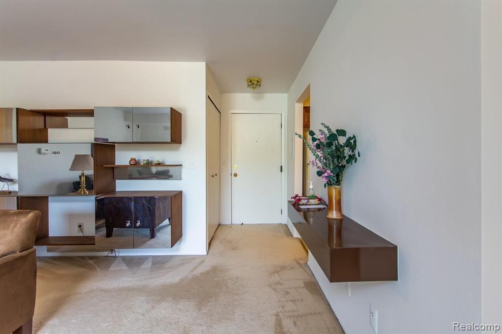 30445 West 14 Mile Road, Unit 67 Farmington Hills, MI 48334 - Photo 5 of 16