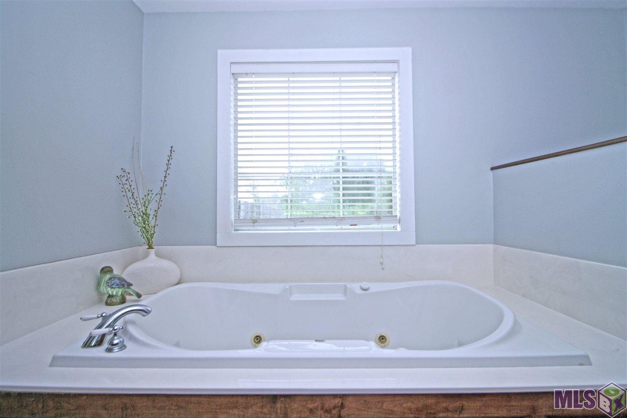 7454 South River Road Addis, LA 70710 - Photo 9 of 29 Huge Jacuzzi Tub