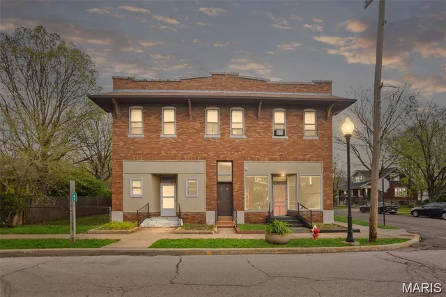 $995 | 821 Niedringhaus Avenue, Unit B, Granite City, IL 62040