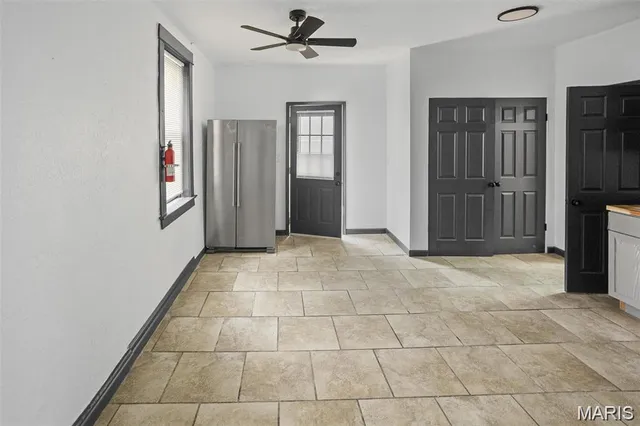 $995 | 821 Niedringhaus Avenue, Unit B, Granite City, IL 62040