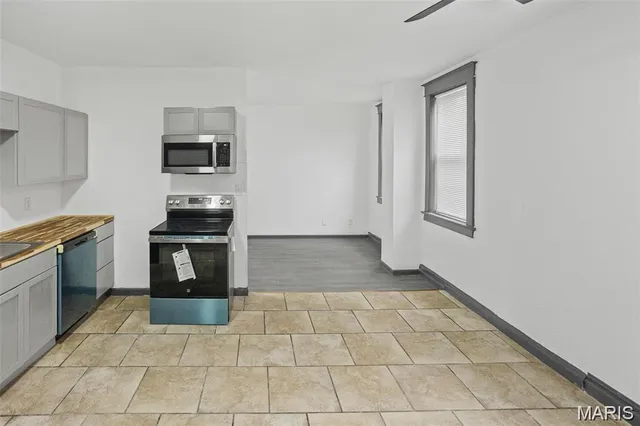 $995 | 821 Niedringhaus Avenue, Unit B, Granite City, IL 62040