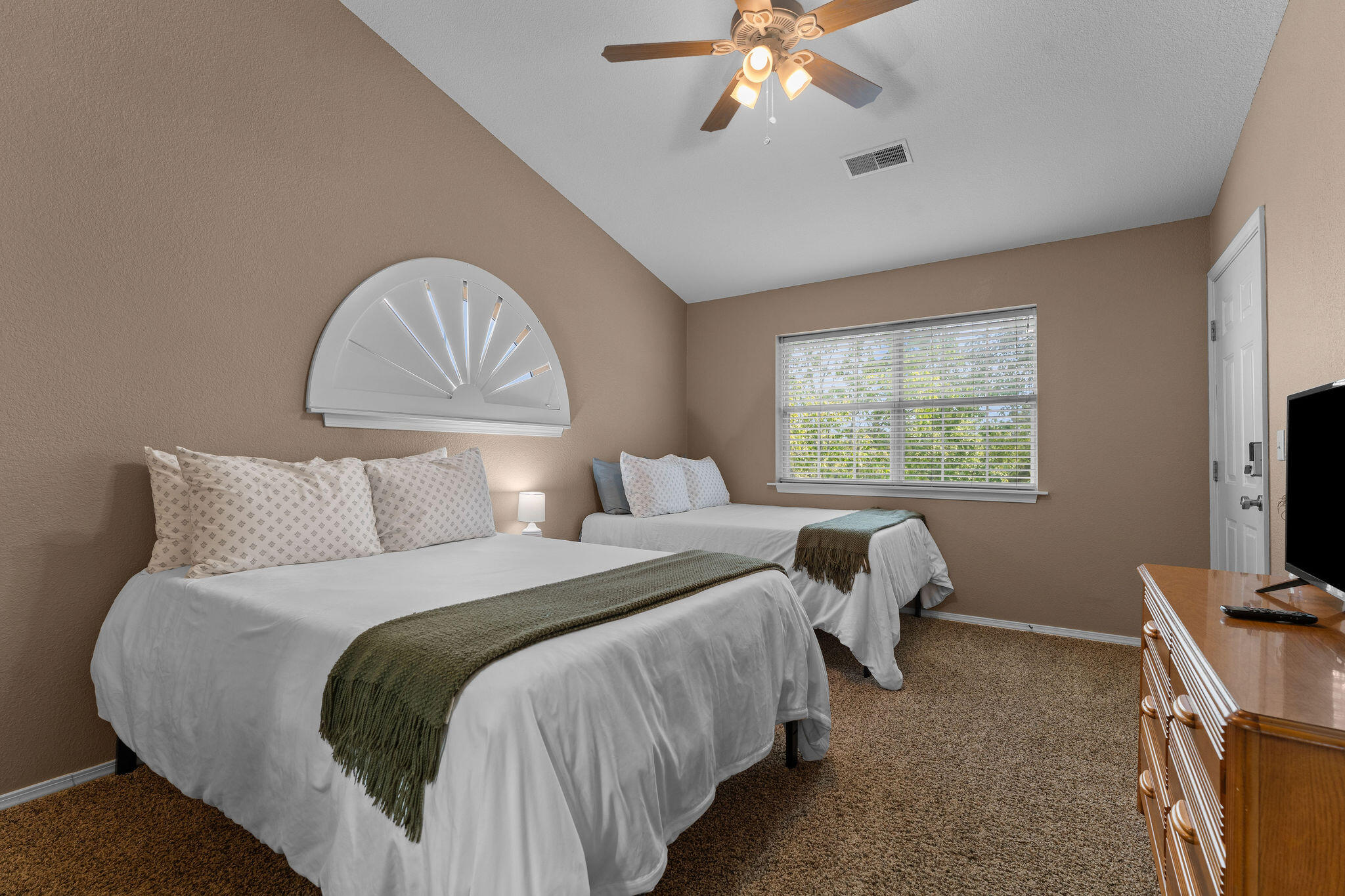 530 Spring Creek Road, Unit 12 Branson, MO 65616 - Photo 23 of 47 Guest Room 2