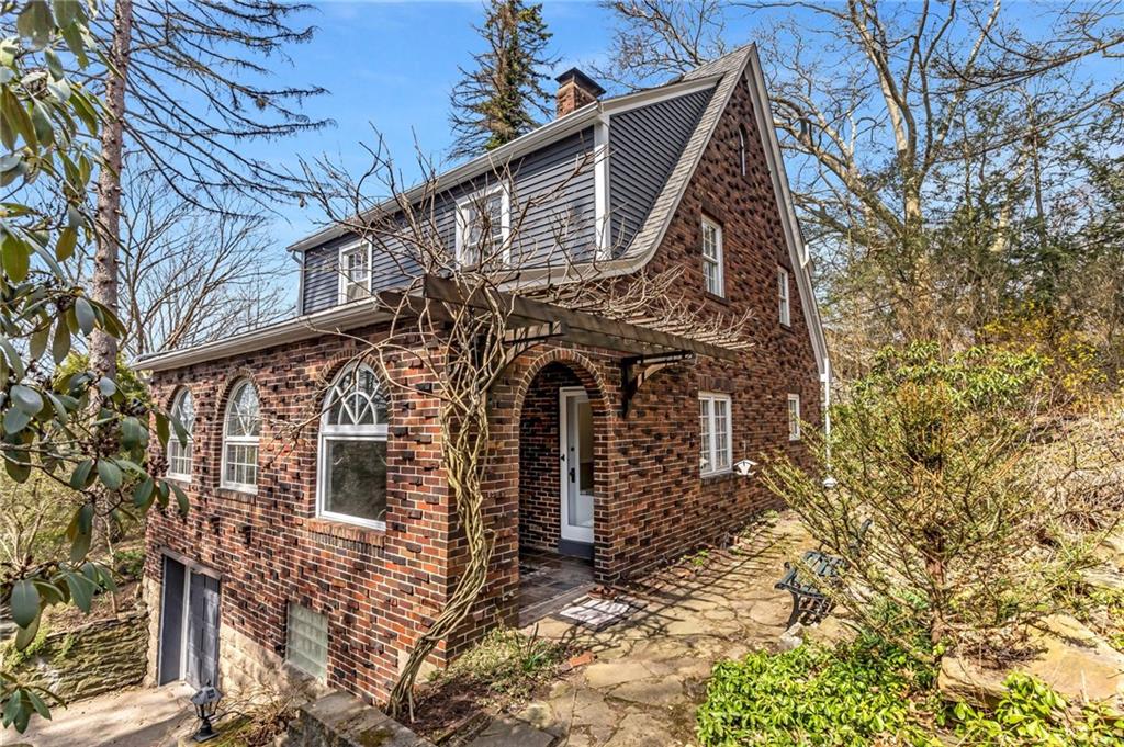 305 Woodside Road Pittsburgh, PA 15221 - Photo 1 of 25 Gallery Image 1