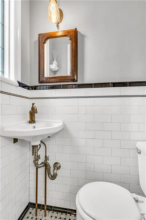 305 Woodside Road Pittsburgh, PA 15221 - Photo 10 of 25 Gallery Image 10