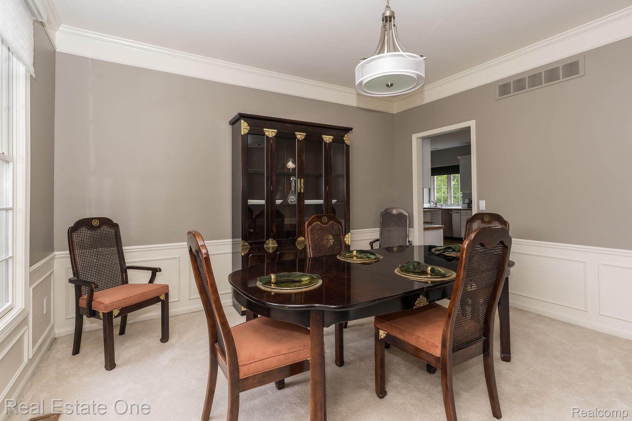 851 Loggers Circle Rochester, MI 48307 - Photo 12 of 40 DINING ROOM WITH ENTRY FROM KITCHEN/EATING AREA -- 851 Loggers Circle