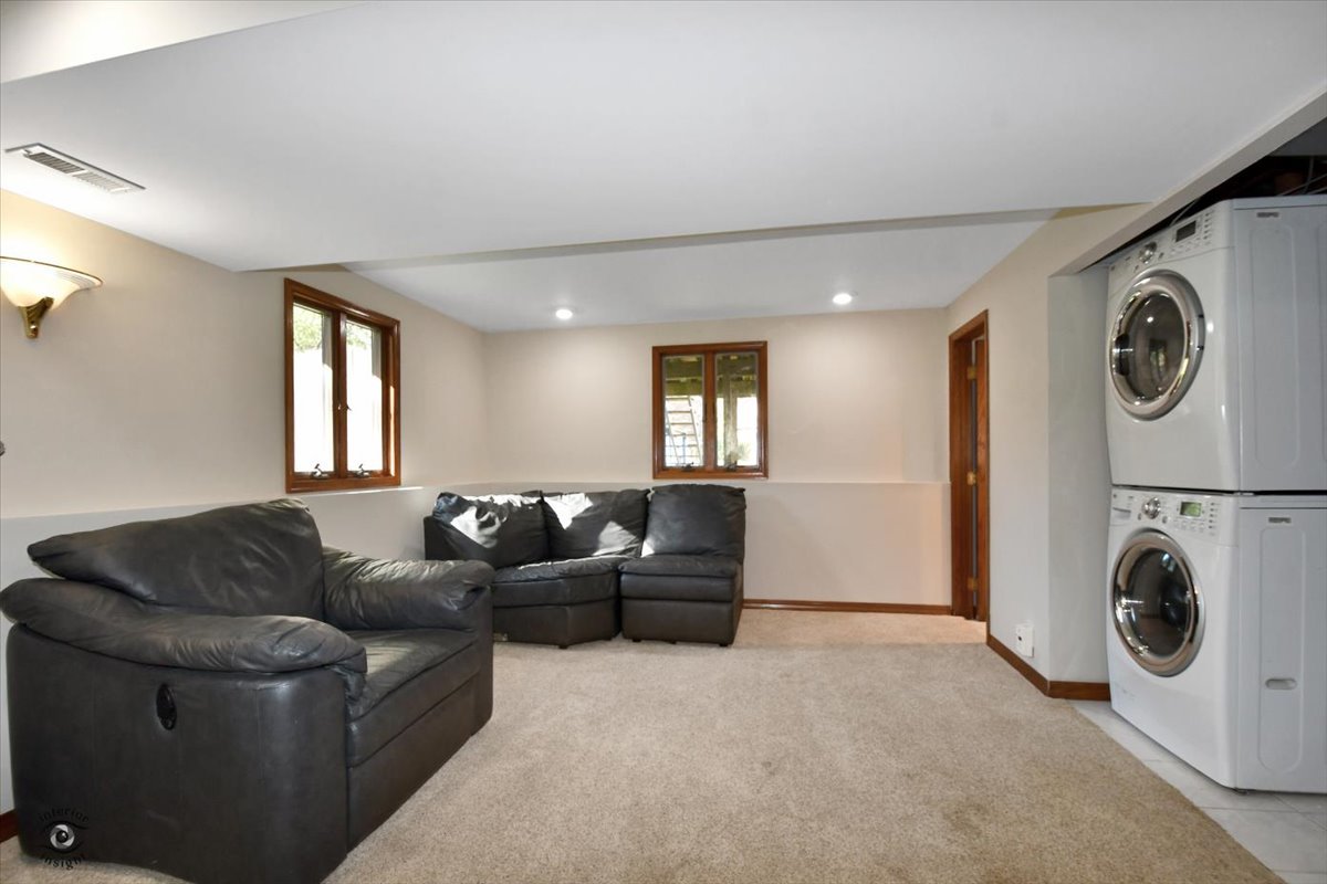 713 Southgate Road New Lenox, IL 60451 - Photo 18 of 25 a living room with furniture and a window