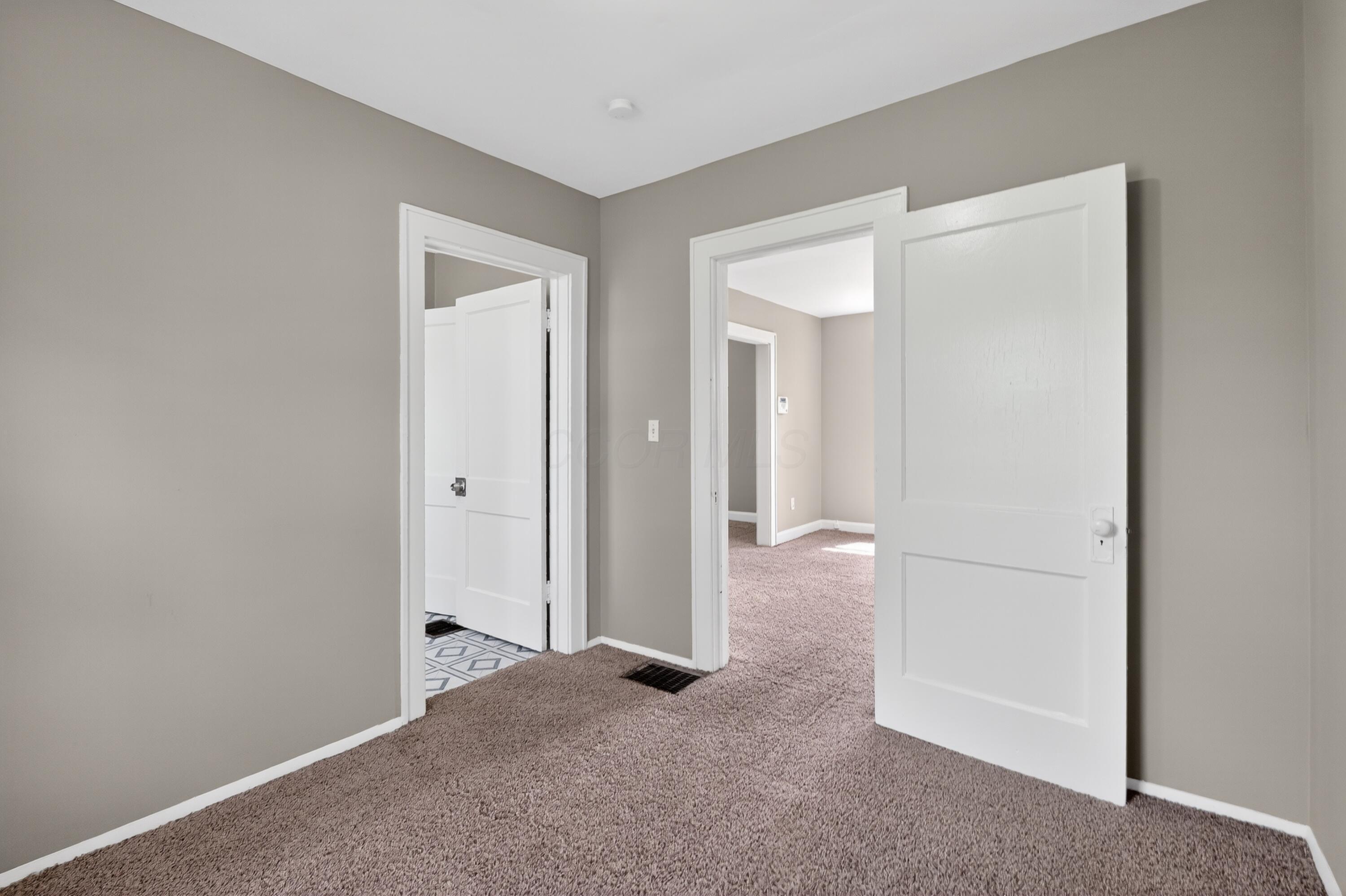2025 Sale Road Columbus, OH 43224 - Photo 11 of 31 11_2025_Sale_Rd-Living_room-e-15