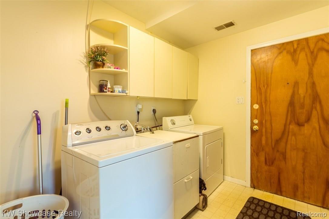 2584 Mcclintock Road Bloomfield Hills, MI 48302 - Photo 31 of 41 Laundry Room