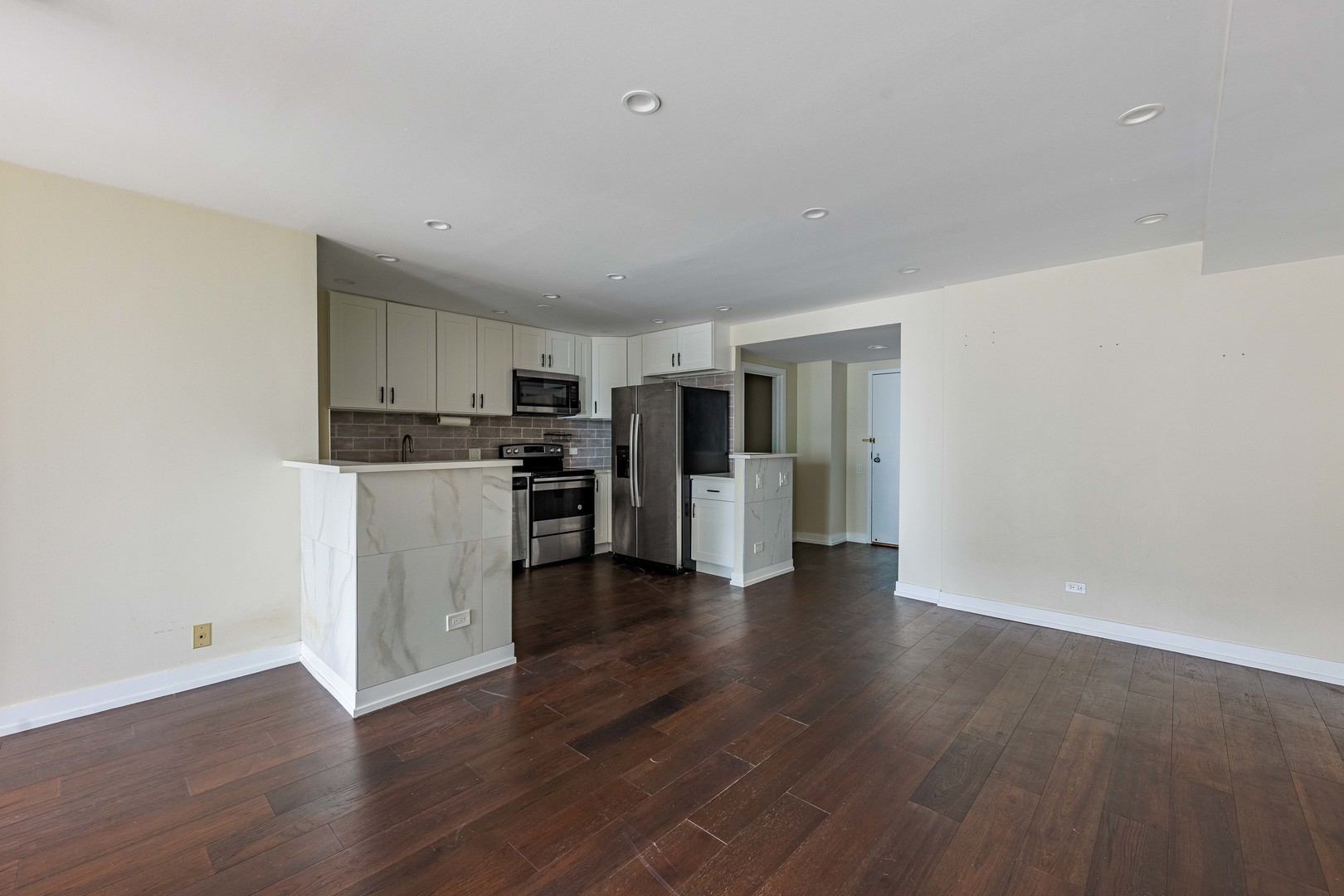 40 East 9th Street, Unit 1804 Chicago, IL 60605 - Photo 5 of 19