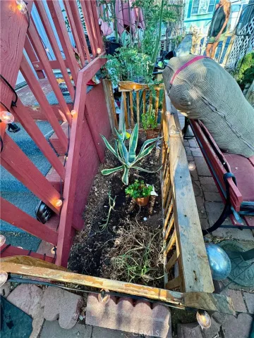a view of a chairs and table in a backyard