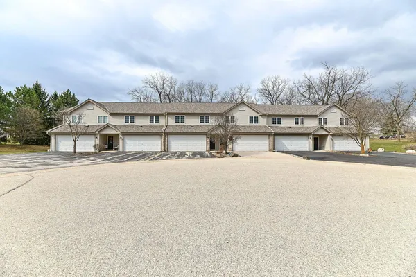 $289,900 | 1915 Mallard Pointe Circle, Unit C, Waukesha, WI 53189