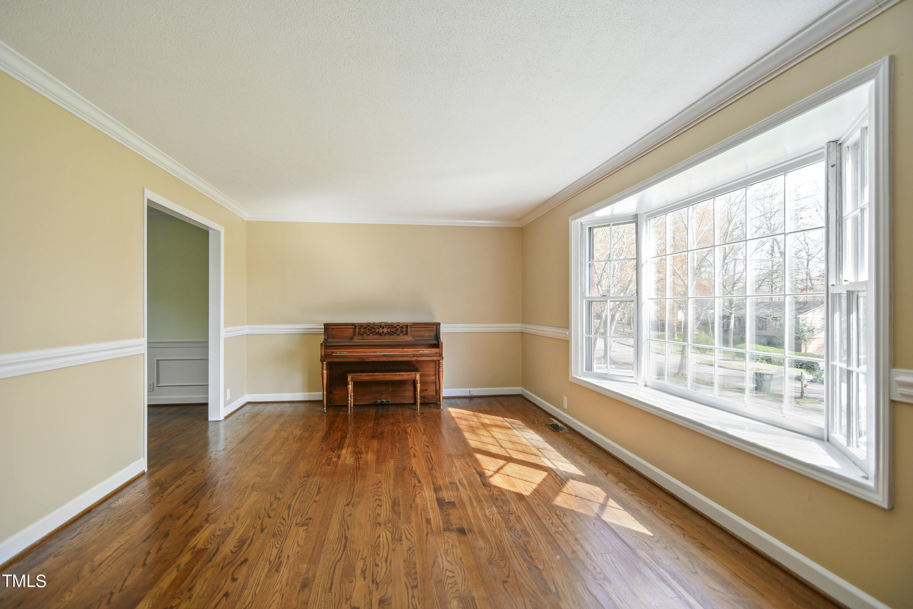 905 Hemingway Drive Raleigh, NC 27609 - Photo 4 of 23 04