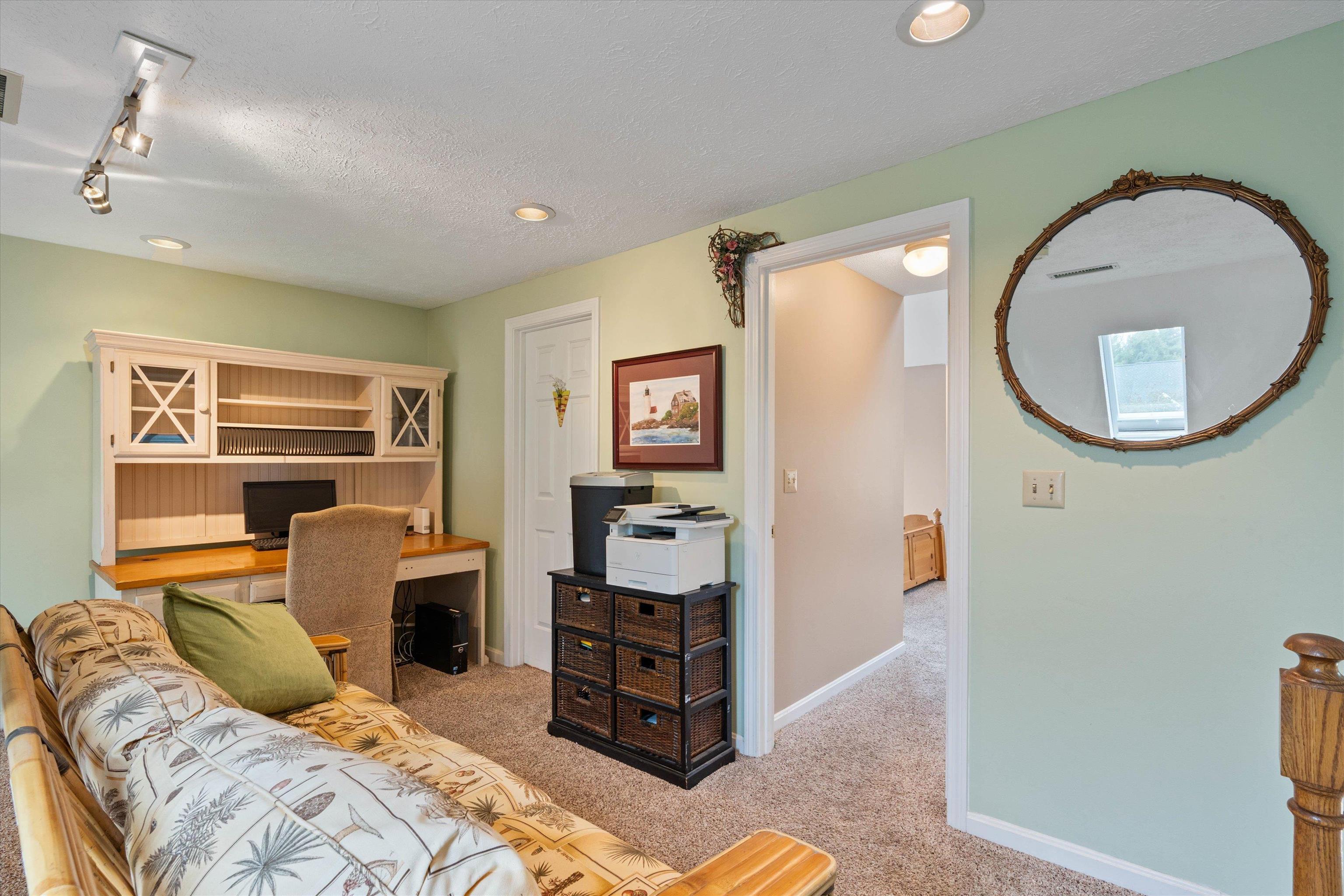 384 Winding Pond Road Londonderry, NH 03053 - Photo 21 of 60