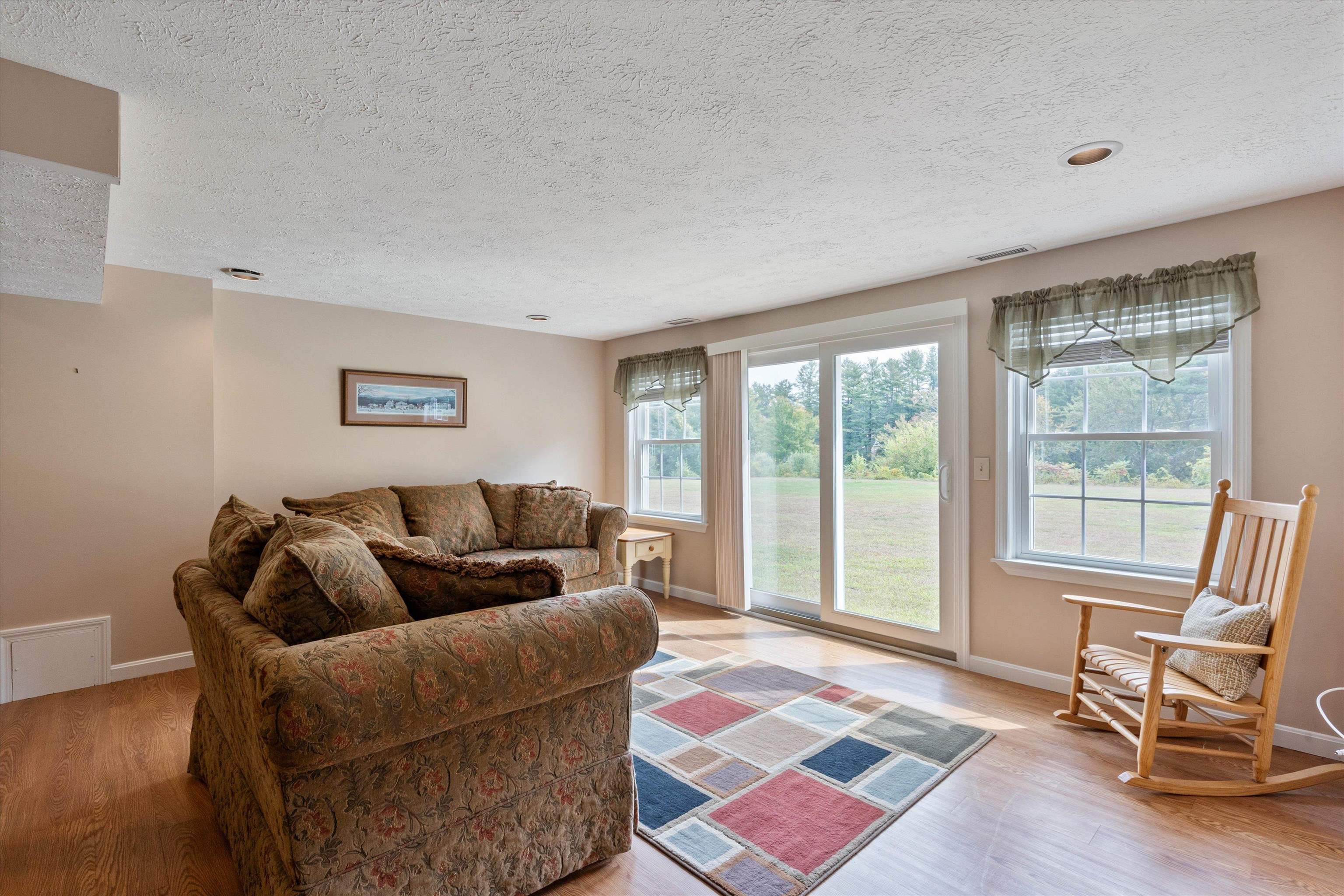 384 Winding Pond Road Londonderry, NH 03053 - Photo 23 of 60
