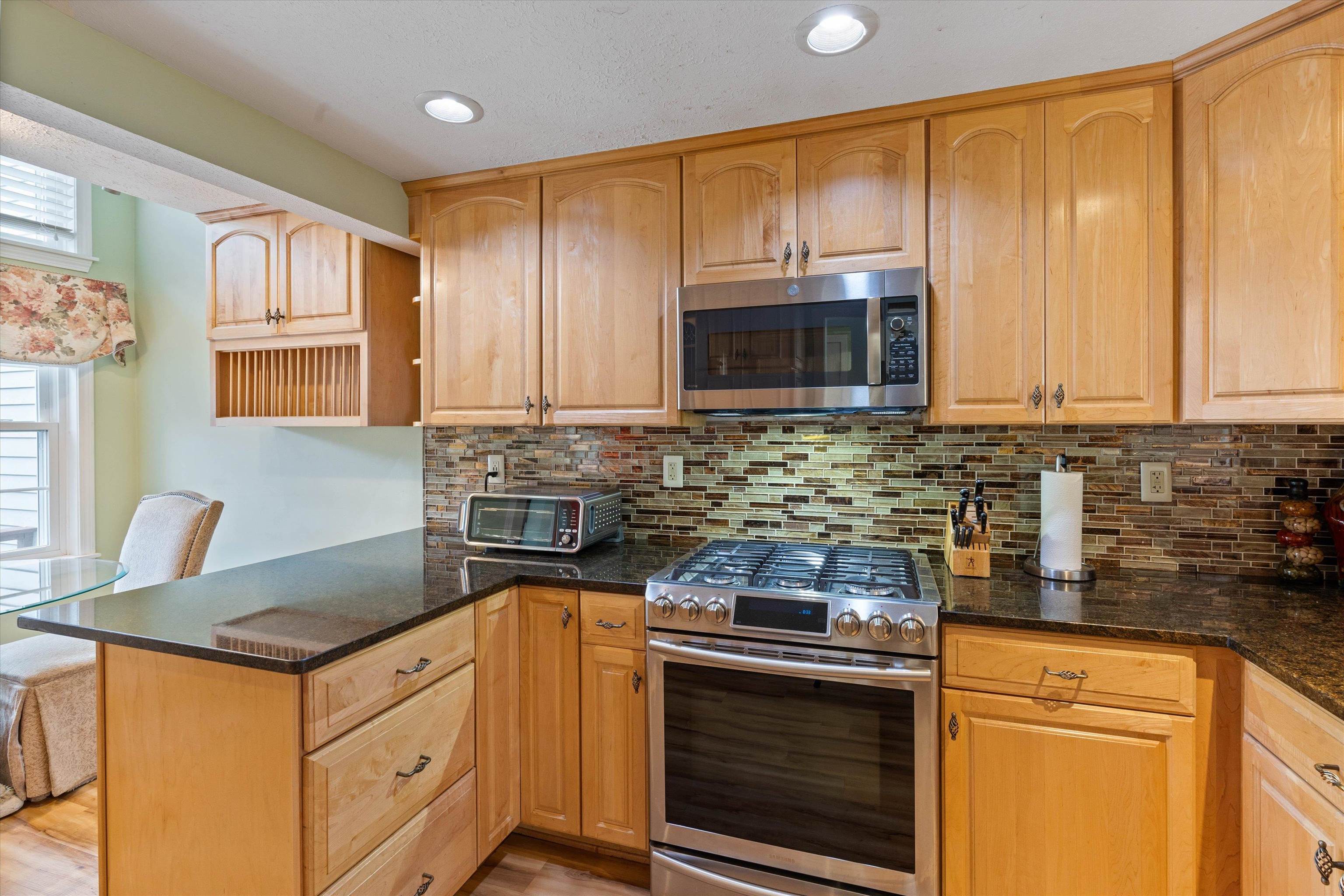 384 Winding Pond Road Londonderry, NH 03053 - Photo 3 of 60