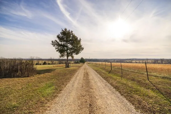 $2,200,000 | 1225 Road Garden, Garden City, MO 64747