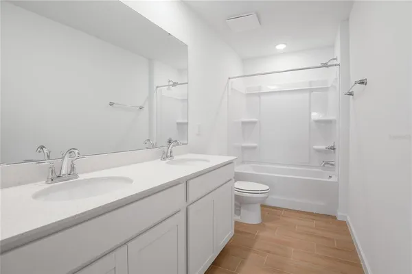 $351,999 | 816 Lake Dell Drive, Dundee, FL 33838