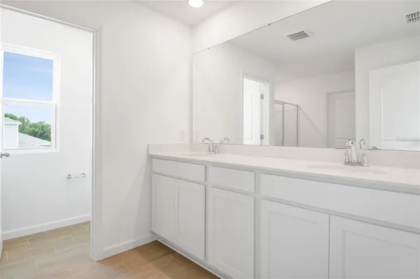 $351,999 | 816 Lake Dell Drive, Dundee, FL 33838