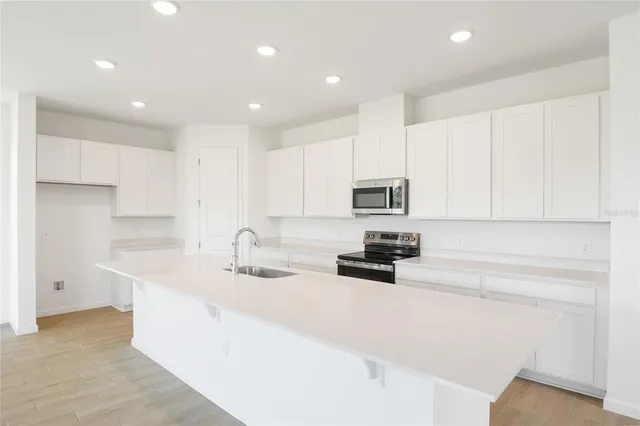 $359,999 | 816 Lake Dell Drive, Dundee, FL 33838