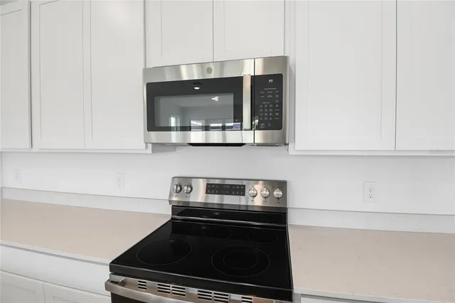 $359,999 | 816 Lake Dell Drive, Dundee, FL 33838