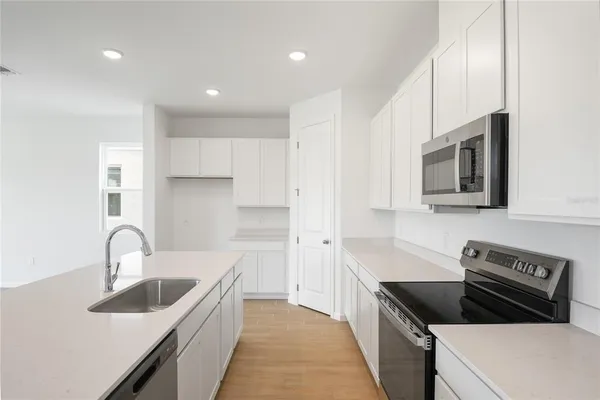 $351,999 | 816 Lake Dell Drive, Dundee, FL 33838