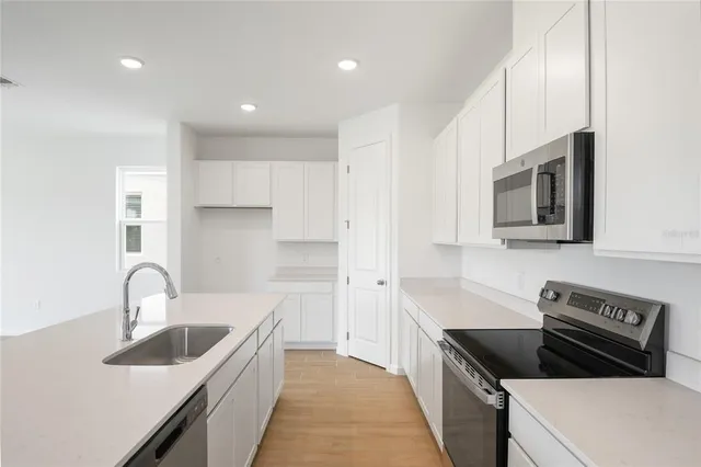 $359,999 | 816 Lake Dell Drive, Dundee, FL 33838