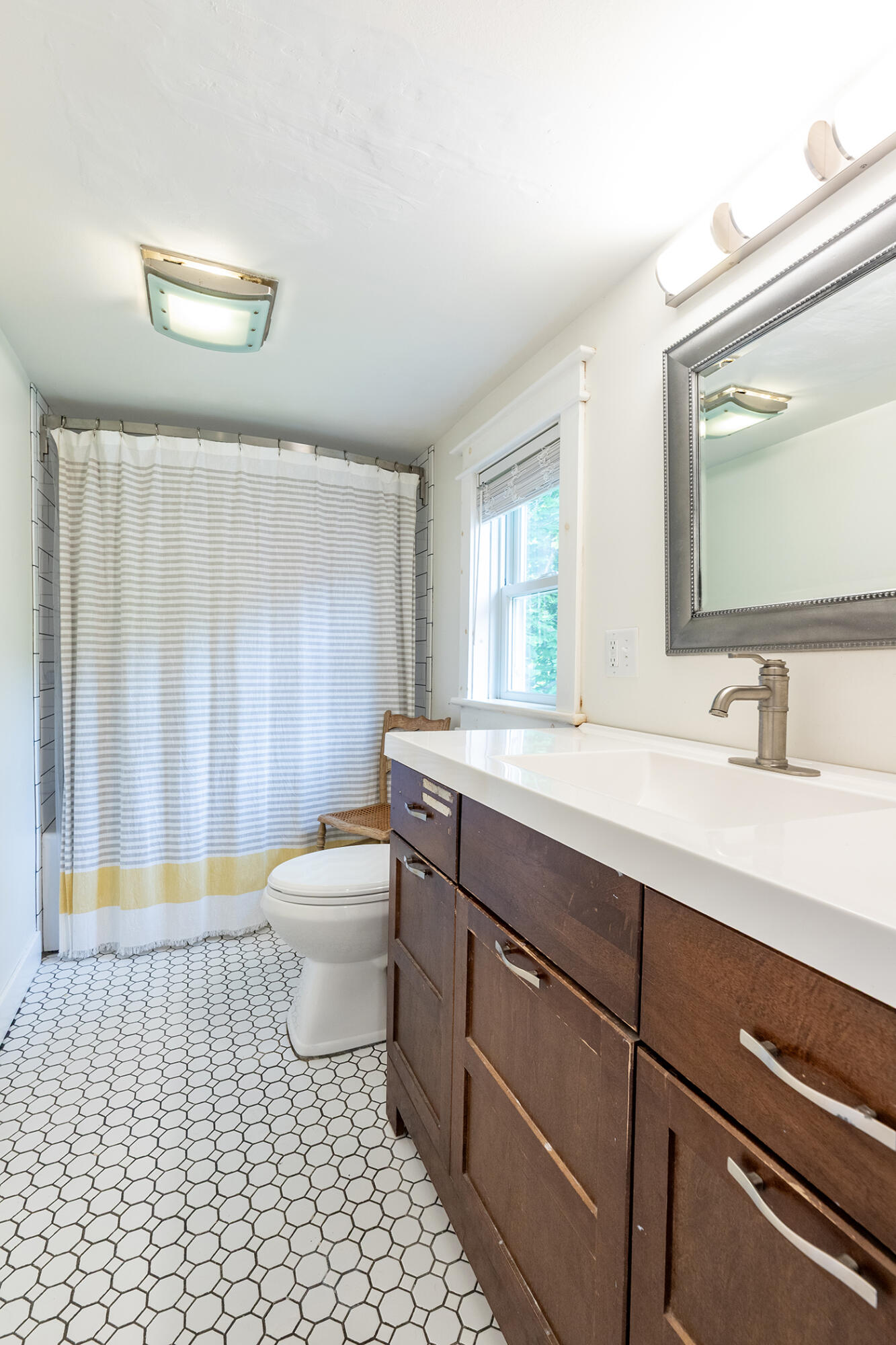 410 Main Street Warren, ME 04864 - Photo 24 of 50 2nd Floor Bathroom