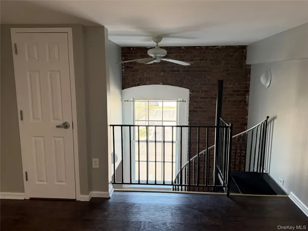 $1,900 | 94 4th Avenue, Unit 208, Bay Shore, NY 11706