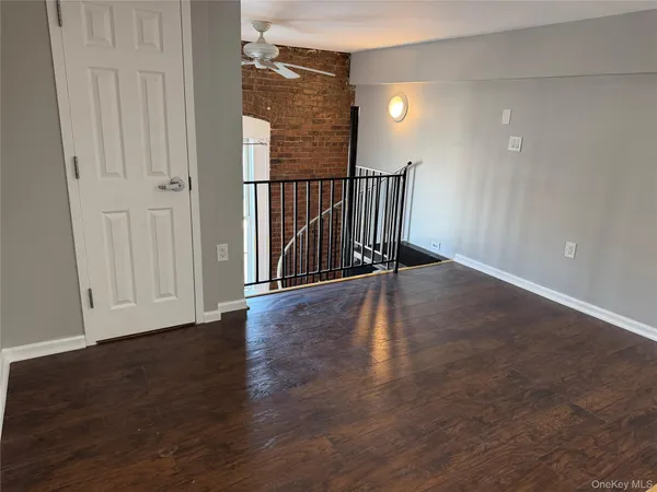 $1,900 | 94 4th Avenue, Unit 208, Bay Shore, NY 11706