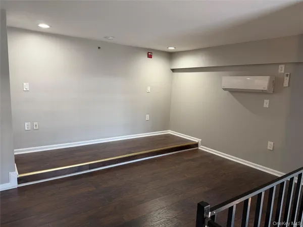 $1,900 | 94 4th Avenue, Unit 208, Bay Shore, NY 11706