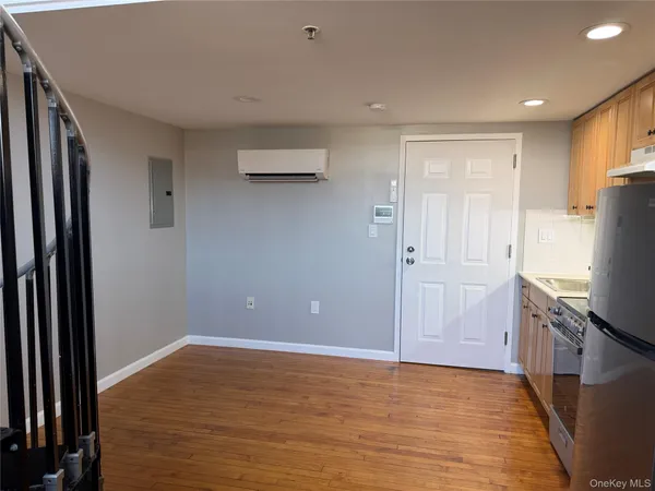 $1,900 | 94 4th Avenue, Unit 208, Bay Shore, NY 11706