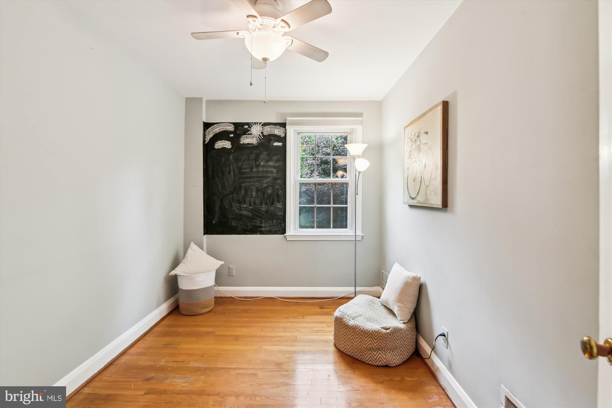 130 Stanmore Road Baltimore, MD 21212 - Photo 35 of 70 a living room with furniture