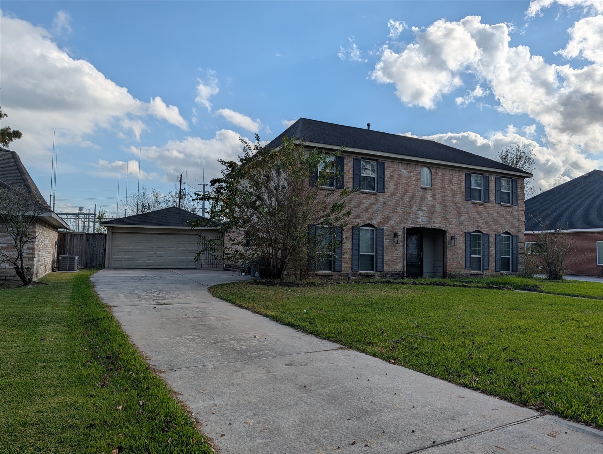 7810 12 Fairway Lane Humble, TX 77346 - Photo 1 of 18 a front view of a house with garden