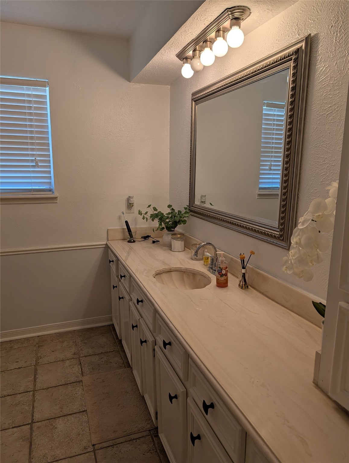 7810 12 Fairway Lane Humble, TX 77346 - Photo 11 of 18 a bathroom with a double vanity sink and a mirror