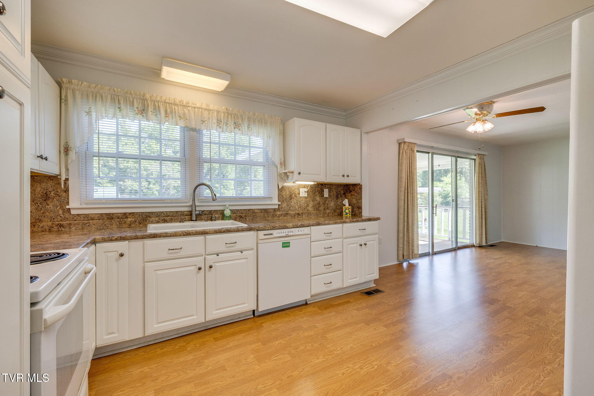 812 Kendrick Creek Road Kingsport, TN 37663 - Photo 11 of 30 011